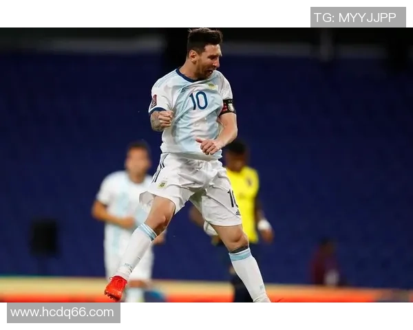 足球球星握拳怒吼展现坚毅斗志点燃赛场无限激情